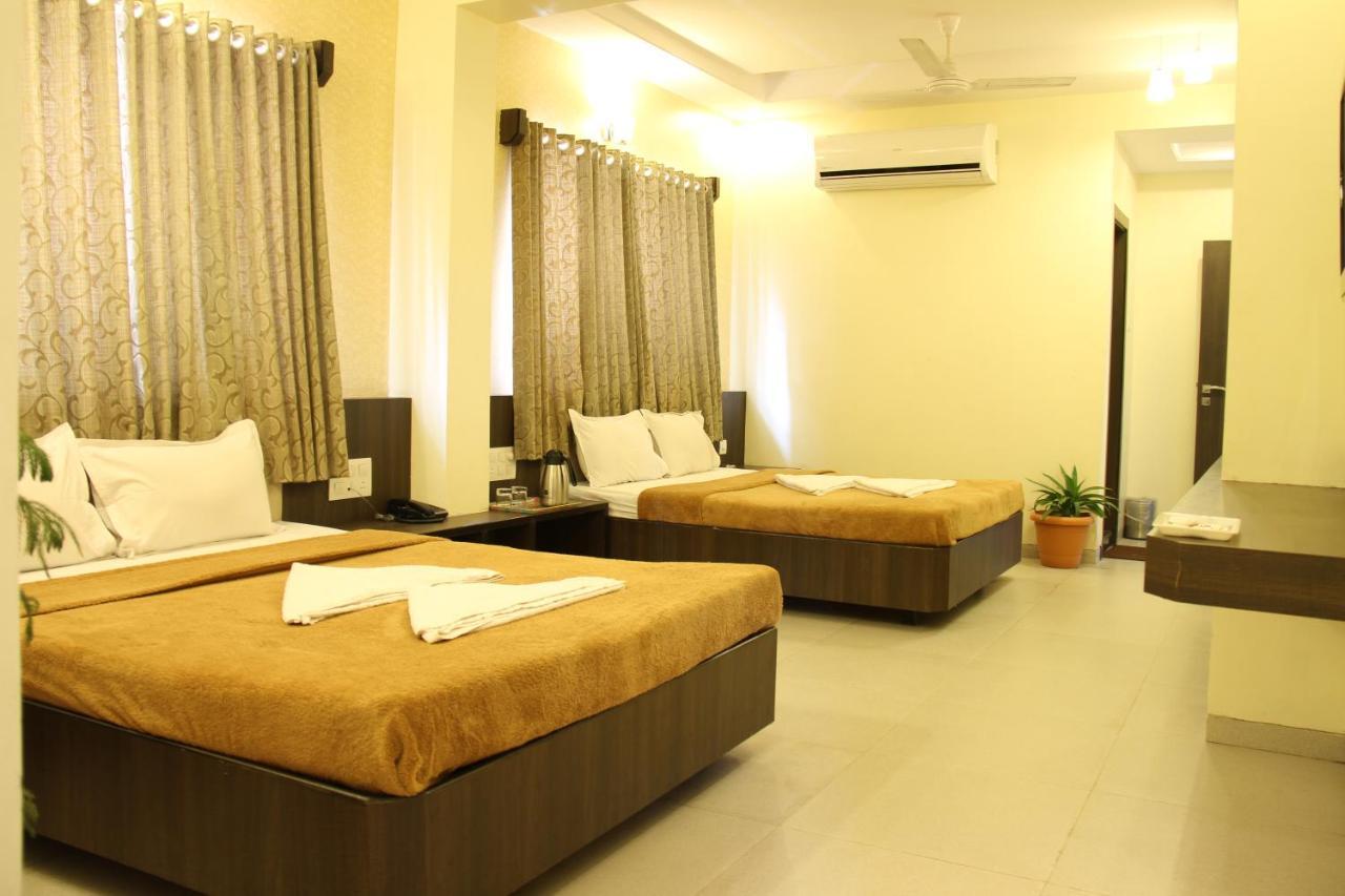 Hotel Sai Gurusthan Ширді Екстер'єр фото