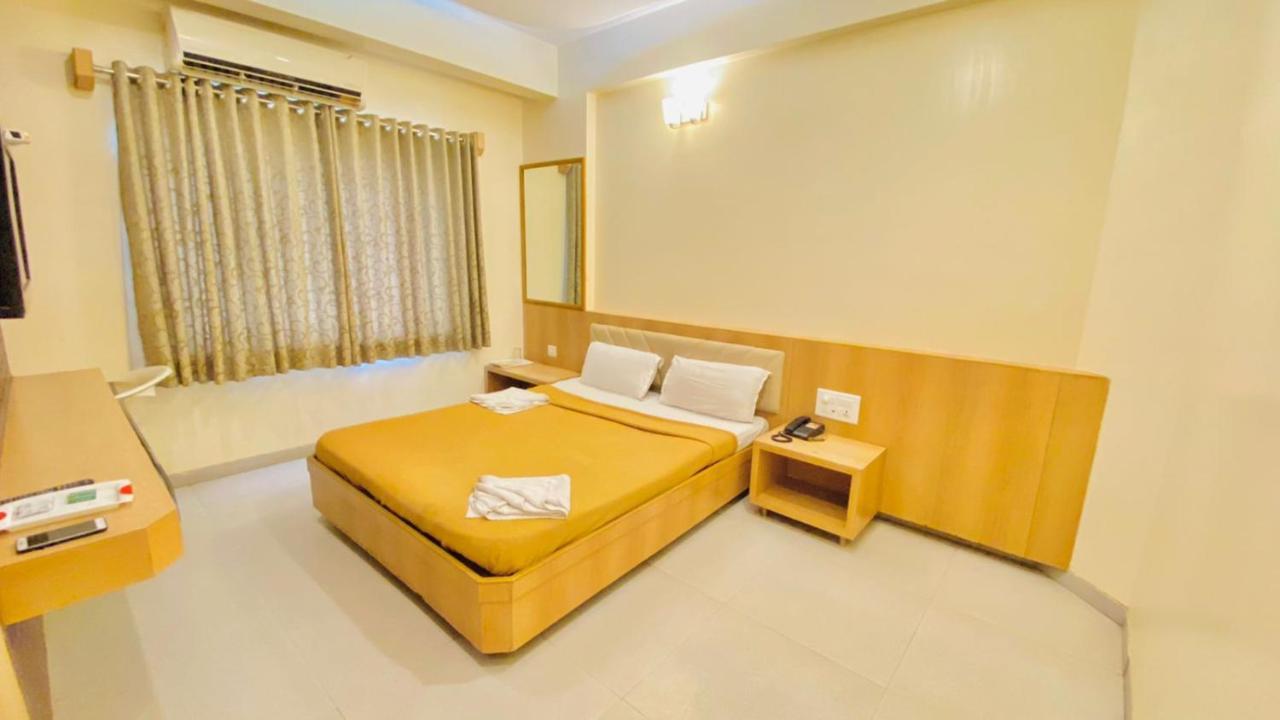 Hotel Sai Gurusthan Ширді Екстер'єр фото
