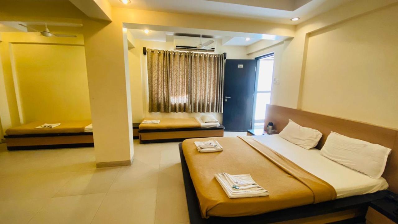 Hotel Sai Gurusthan Ширді Екстер'єр фото